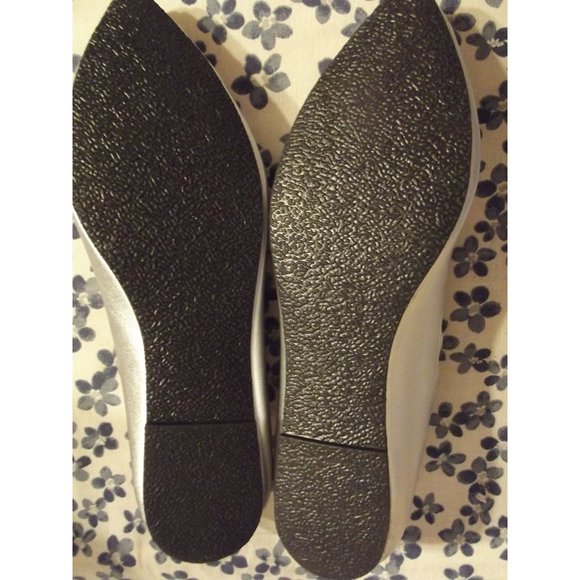 Nicole Miller Shoes 6M Silver Metallic Pointed Toe Parametta Flats 6 rubber heel - Picture 8 of 10